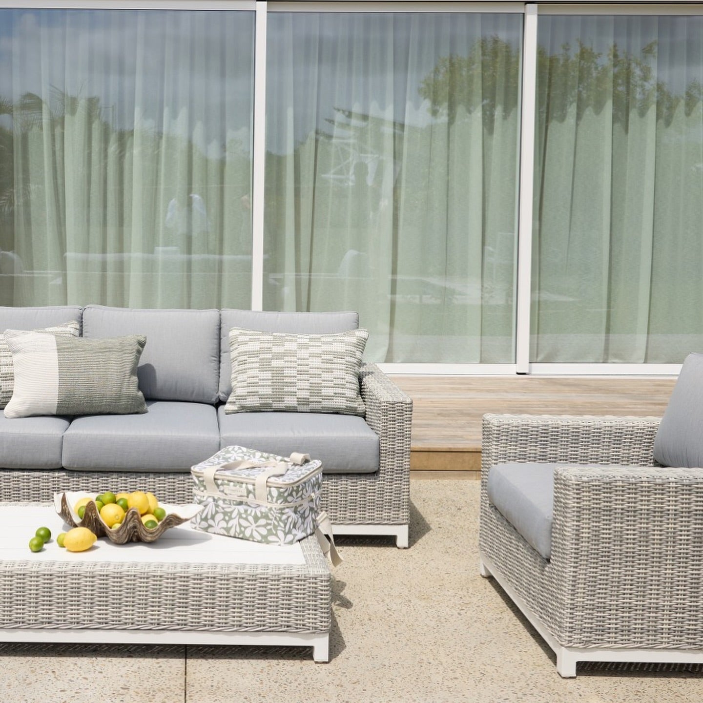 Lakeside 4-Piece Set Outdoor Lounge Suite