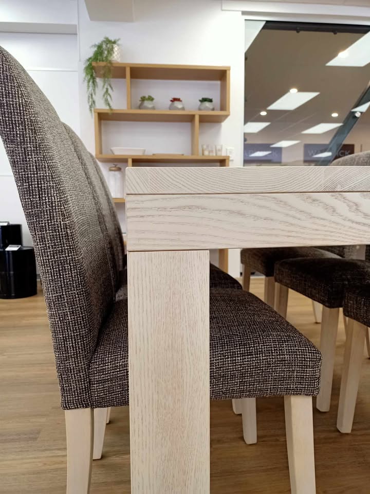 Concept Dining Table
