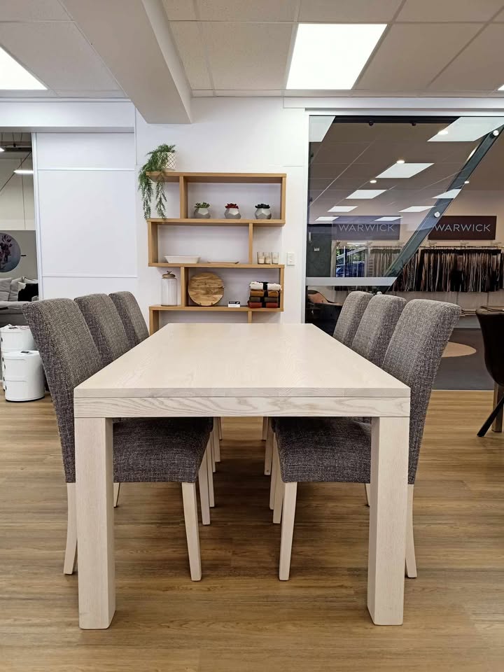Concept Dining Table