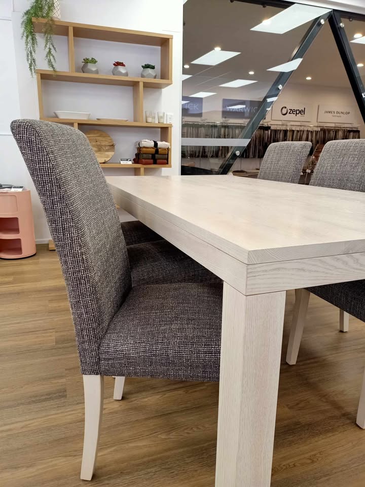 Concept Dining Table