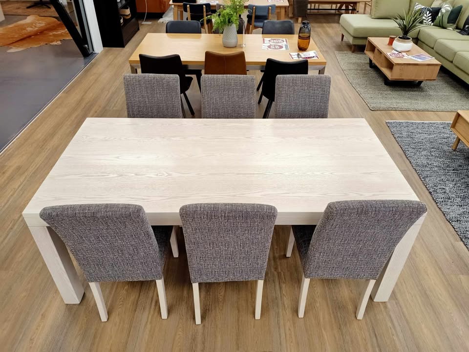 Concept Dining Table